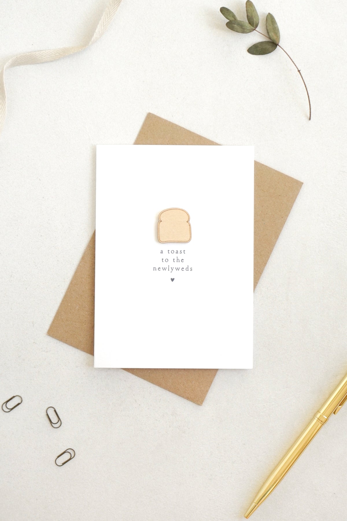 "Toast to the Newlyweds" Wooden Toast Greetings Card